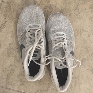 White Nike Flex Contact 8.5